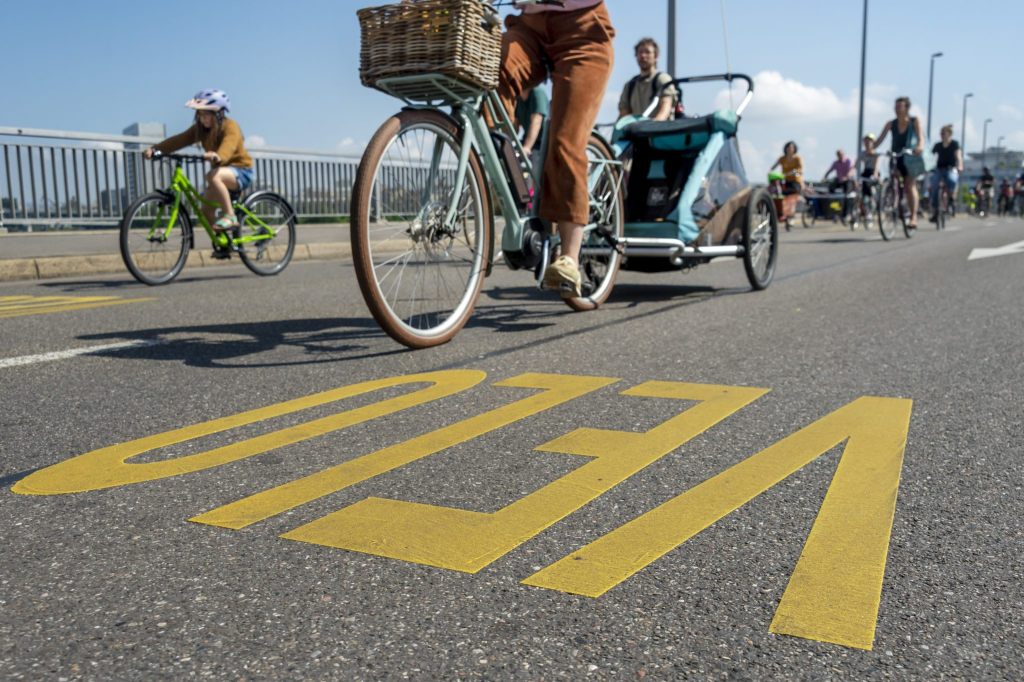 Mehr als die Hälfte der Basler fährt mit dem Velo ins Geschäft