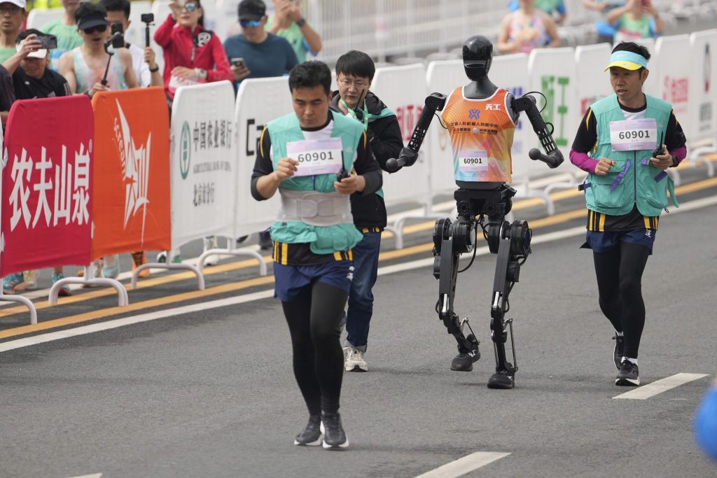 In China treten Roboter beim Halbmarathon an
