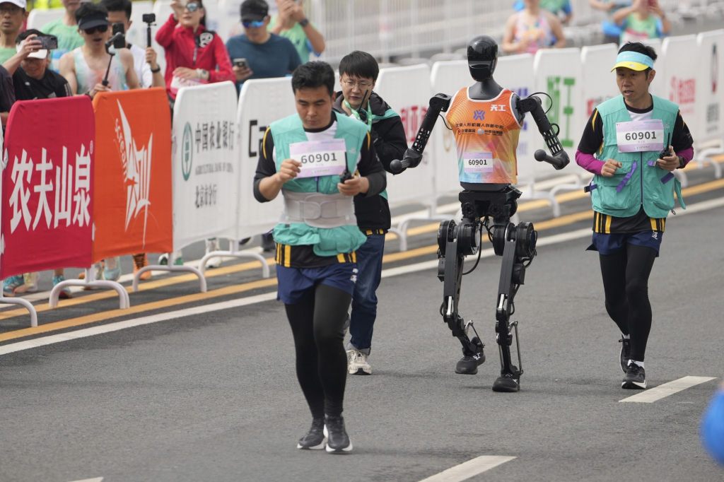 In China treten Roboter beim Halbmarathon an