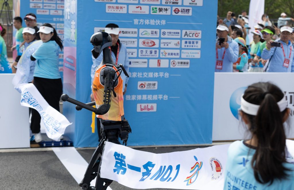 In China treten Roboter beim Halbmarathon an