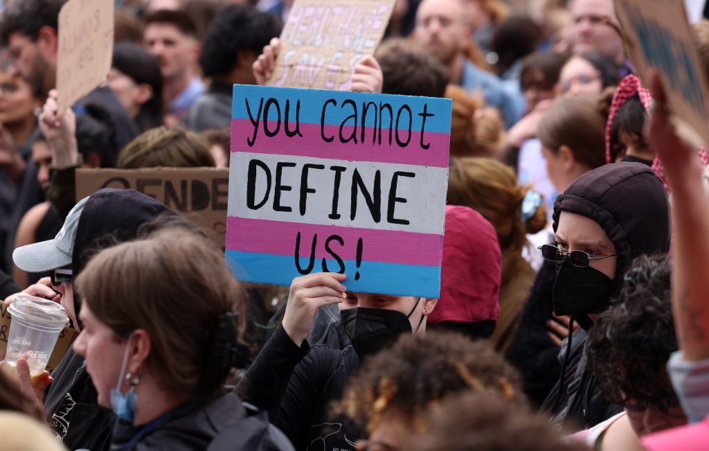 Nach Londoner Urteil: Tausende protestieren für Transrechte