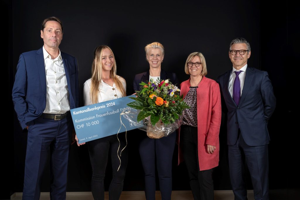 BLKB-Stiftung: Frauenfussballkommission gewinnt Kantonalbankpreis