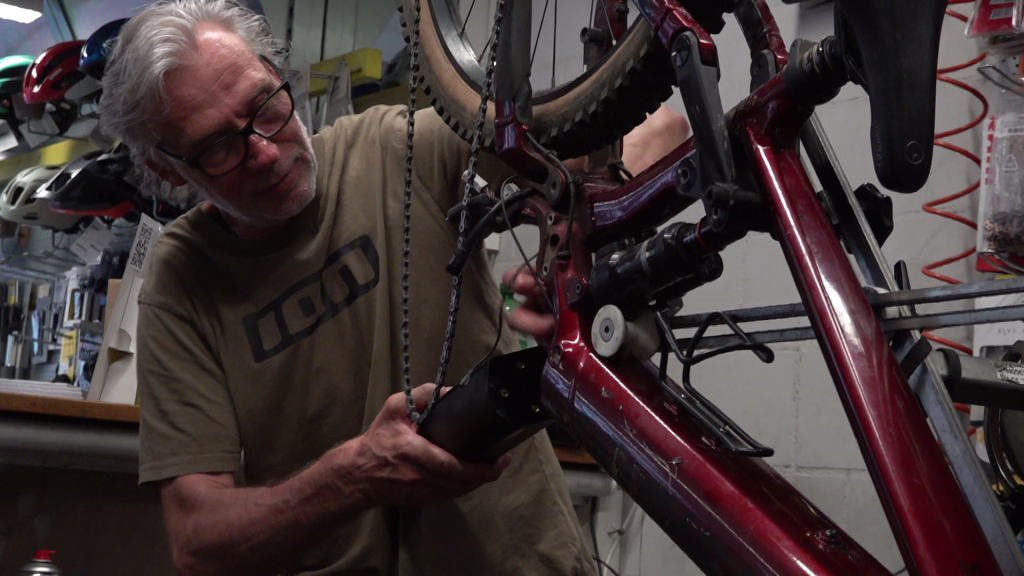 Wegen Totalsperre: Laufnerin sattelt aufs Velo um