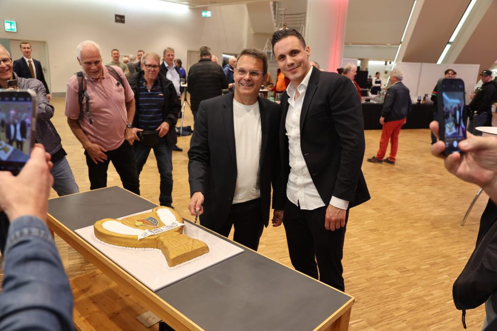 Ein Meisterkuchen und die Wiederwahl für David Degen