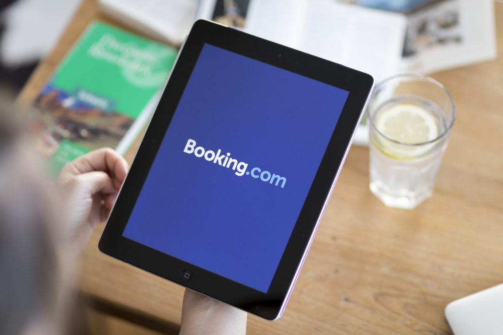 Booking.com muss «missbräuchlich» hohe Kommissionssätze in der Schweiz senken
