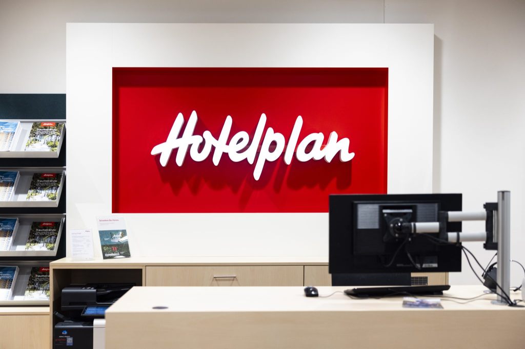 Weko prüft Hotelplan-Verkauf an Dertour