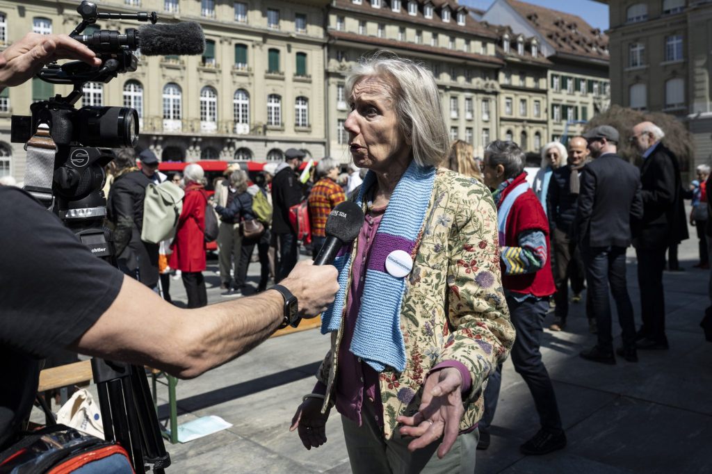 «Trop chaud»: KlimaSeniorinnen vs. Switzerland auf der Leinwand