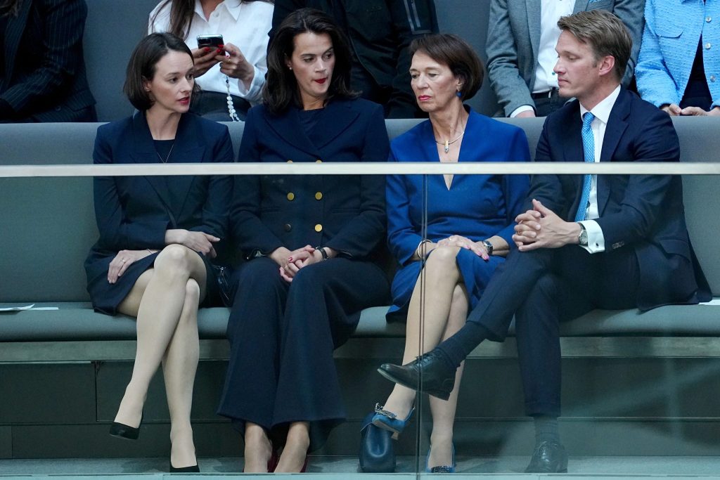 "So wahr mir Gott helfe": Merz ist neuer Bundeskanzler