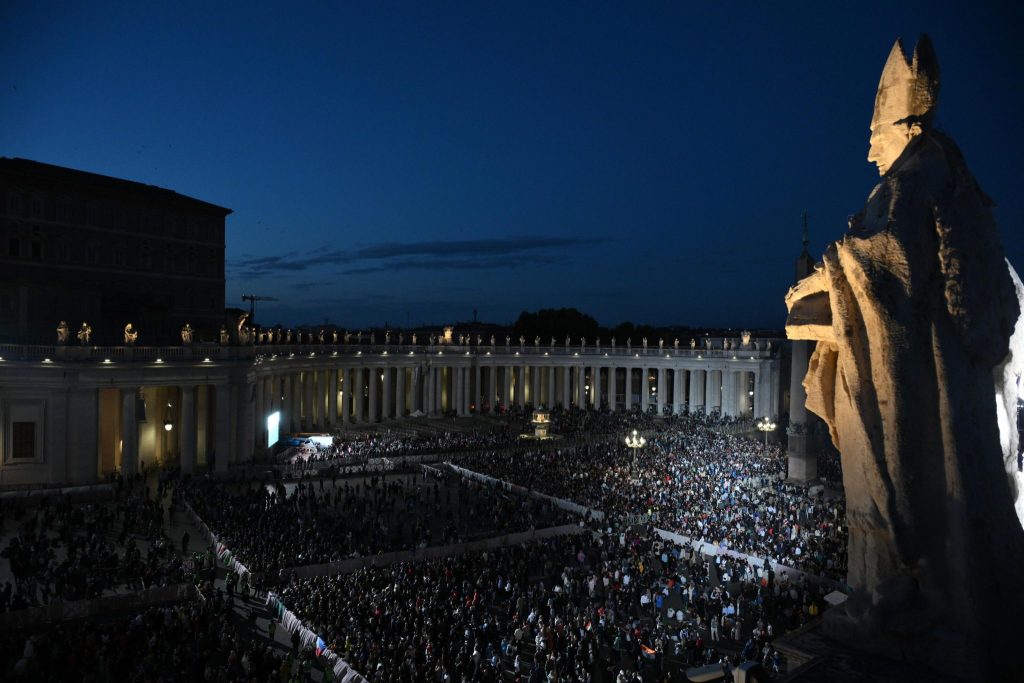 Schwarzer Rauch: Noch ist kein Papst gewählt