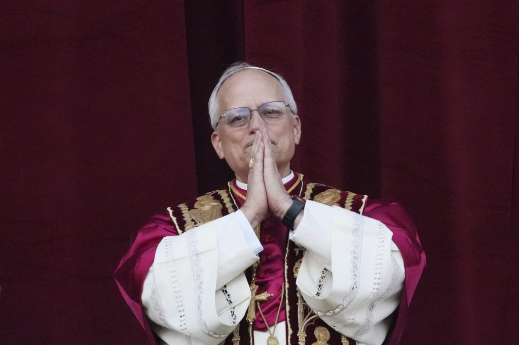 Neuer Papst Leo XIV. feiert erste Messe