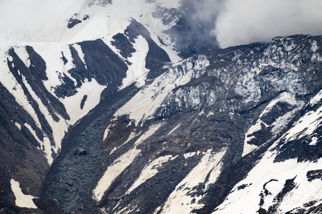 Gletscherfront im Bergsturzgebiet von Blatten bewegt sich schneller