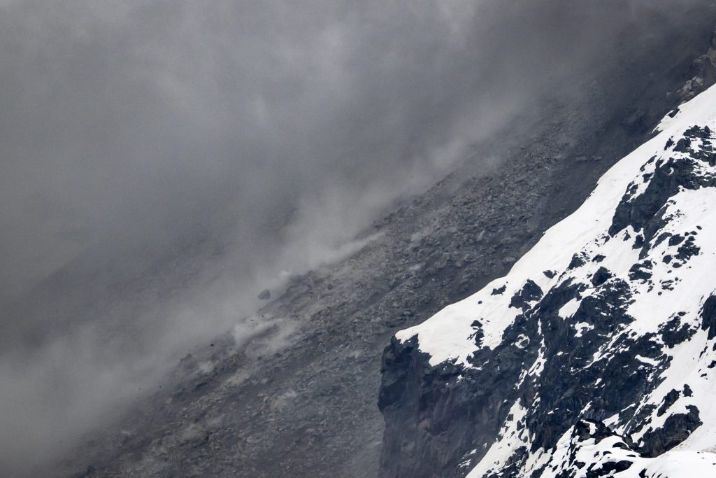 Druck auf den Birchgletscher oberhalb von Blatten nimmt stetig zu