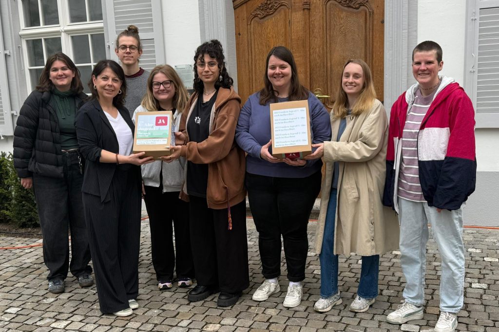 Jungparteien reichen Unterschriften für günstigeres U-Abo ein