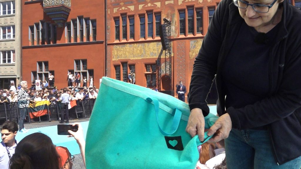 Nachhaltige Verwandlung: Dem ESC-Teppich wird ein neues Leben geschenkt