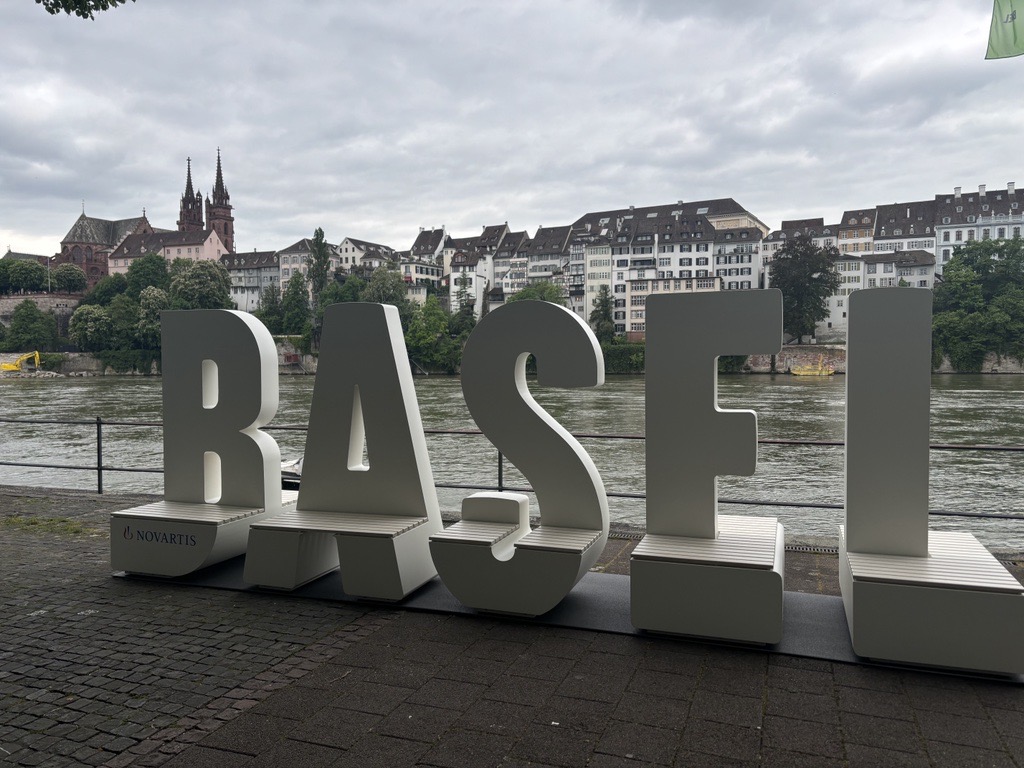 Novartis sponsert neuen «Basel»-Schriftzug