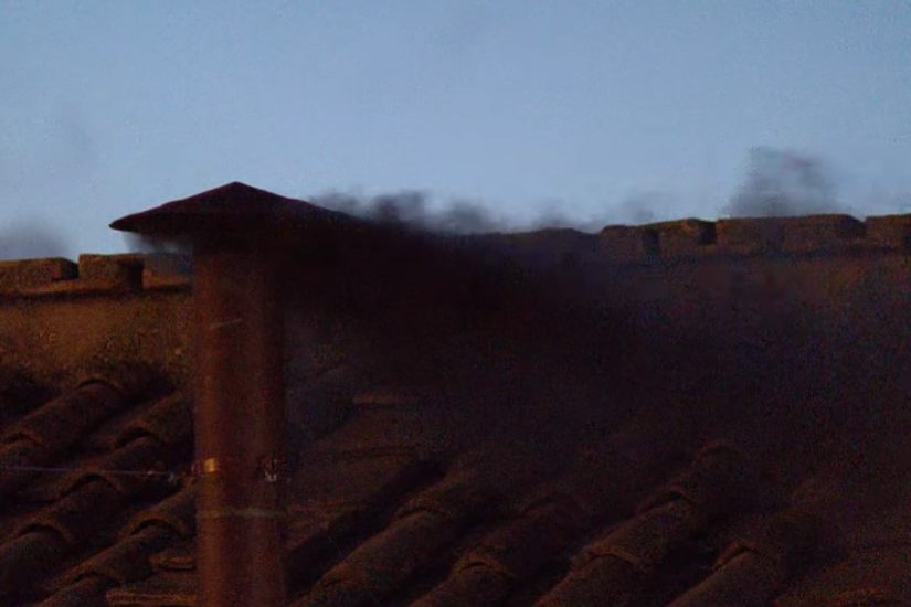 Schwarzer Rauch: Noch ist kein Papst gewählt