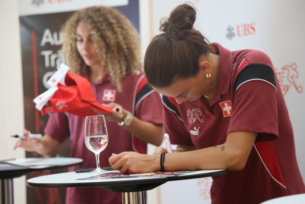 Autogrammstunde mit den Nati-Spielerinnen