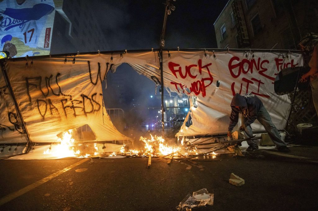 Ausgangssperre in Los Angeles um eine Nacht verlängert