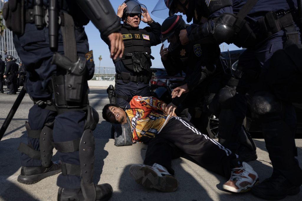 Ausgangssperre und Trump-Newsom-Duell – Die Lage in LA