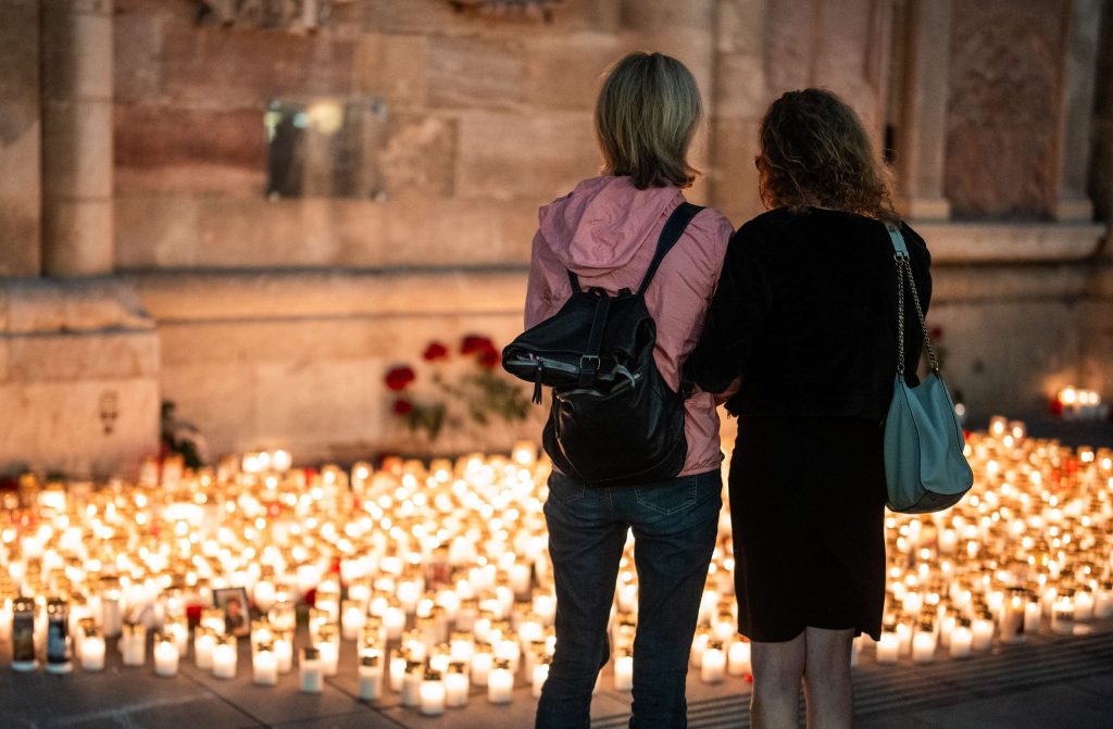 Amoklauf entfacht Debatte über Waffenrecht in Österreich