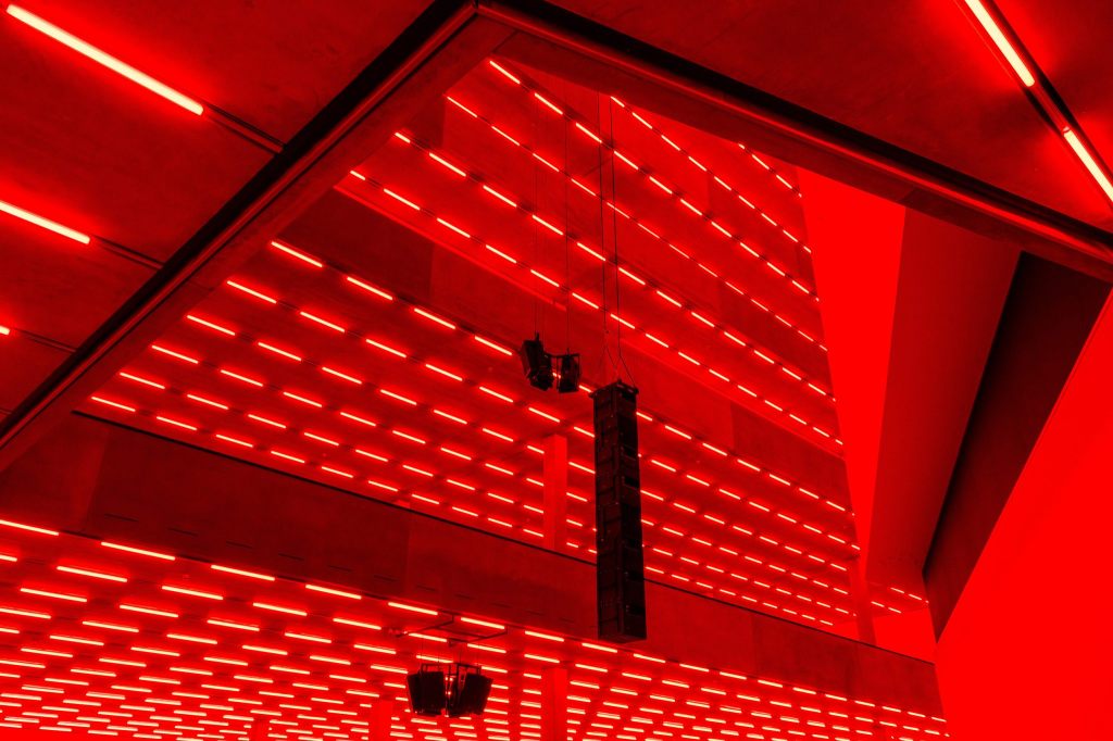 Im Schaulager Basel gibt es eine Ton- und Lichtinstallation
