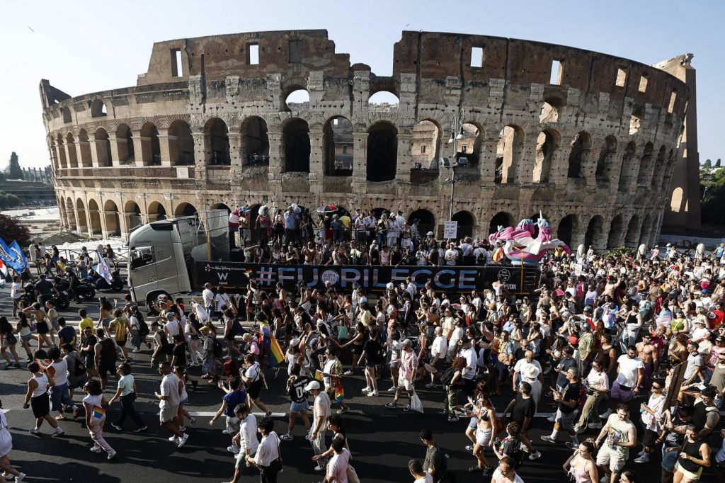 Bei brütender Hitze feiern Tausende die Pride-Parade in Rom