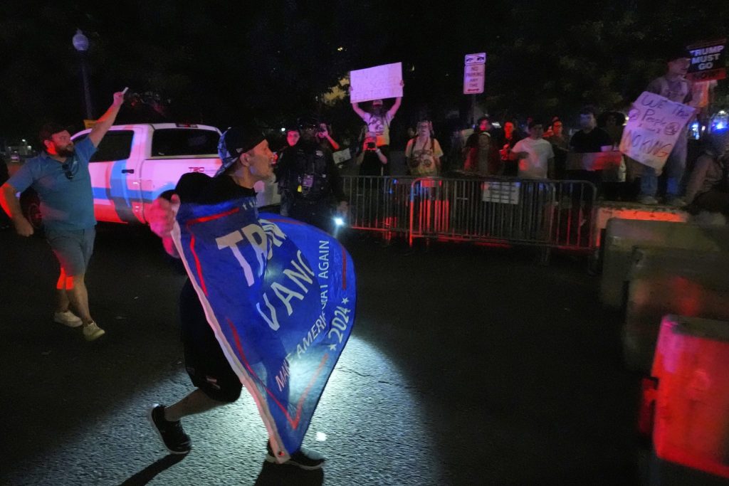 Militärparade und Massenproteste an Trumps 79. Geburtstag