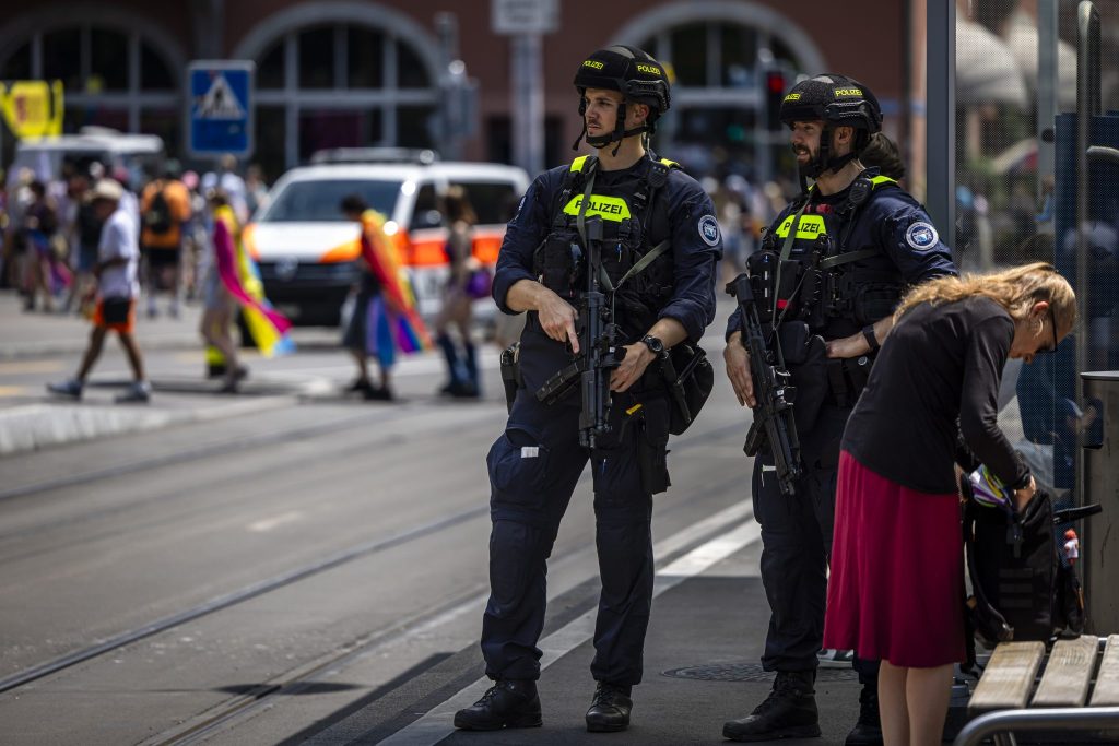 Tausende demonstrieren farbenfroh an der Pride in Zürich