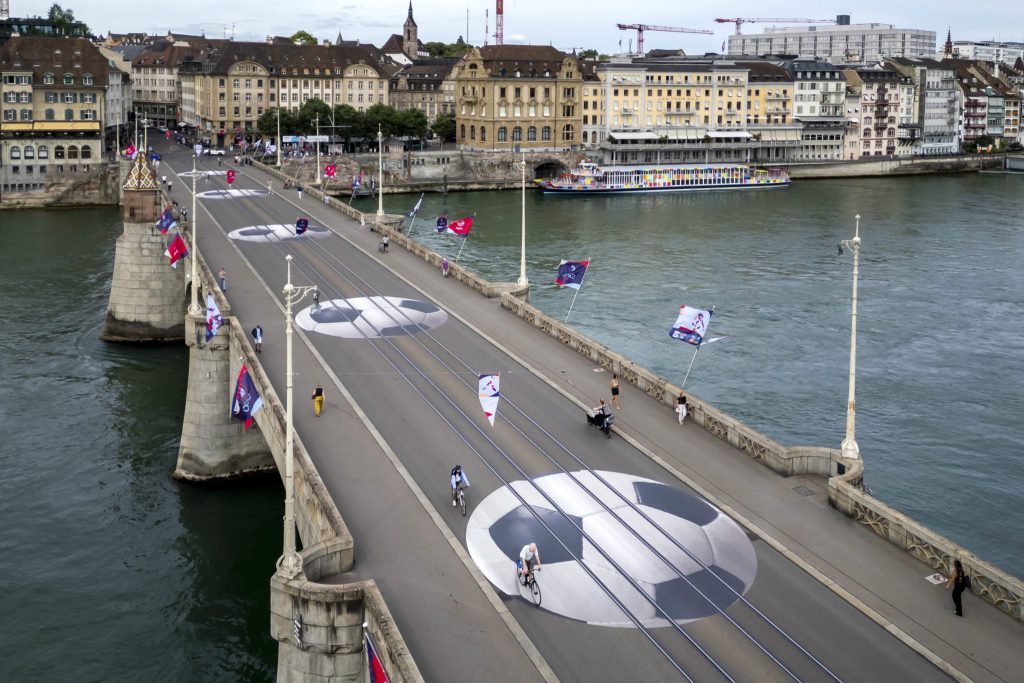 Basel will die Fussballfans vor der Hitze schützen