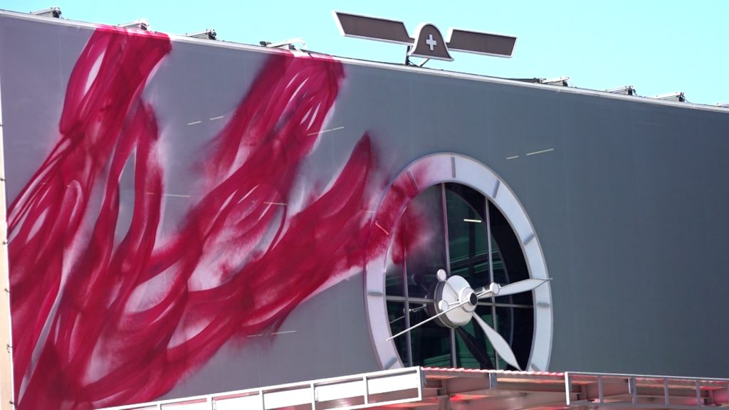 Denkmalgeschützte Uhr muss wieder in ursprünglichem Grau erstrahlen