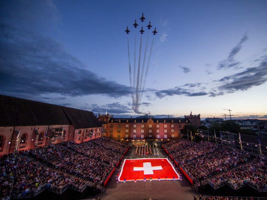 Patrouille Suisse eröffnet wieder das Basel Tattoo