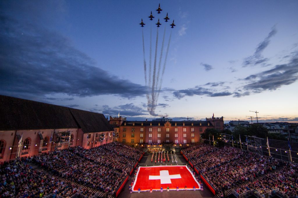 Patrouille Suisse eröffnet wieder das Basel Tattoo