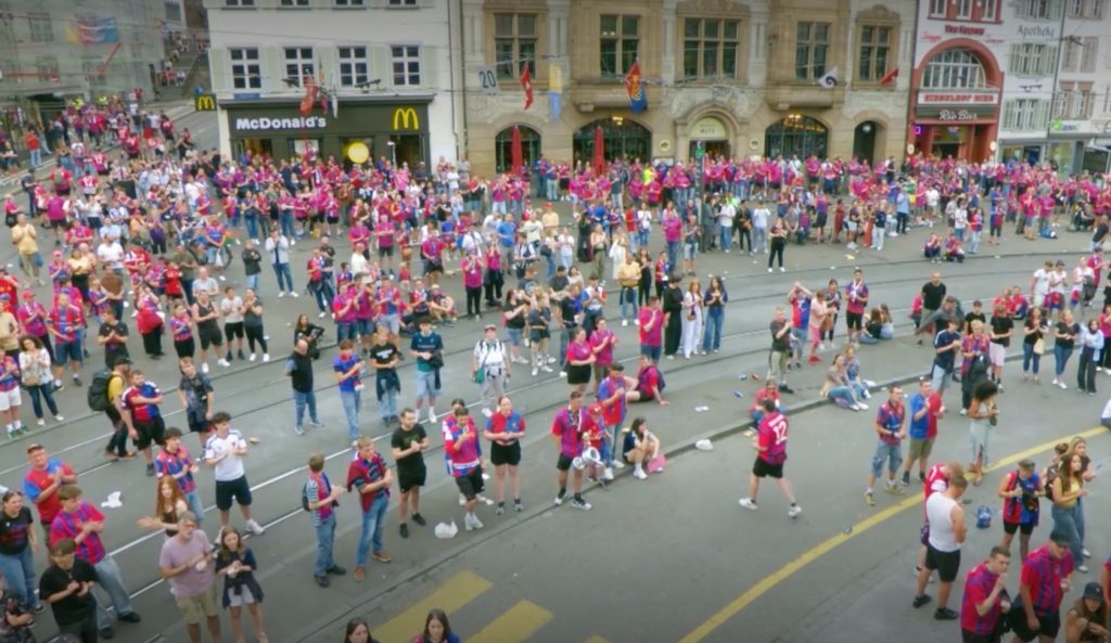 Cupfeier auf Barfi abgesagt: FCB-Fan wurde von Zug erfasst