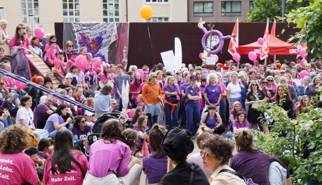 Feministischer Streik in Basel: Gemeinsam gegen Gewalt und Ungerechtigkeit auf die Strasse gehen