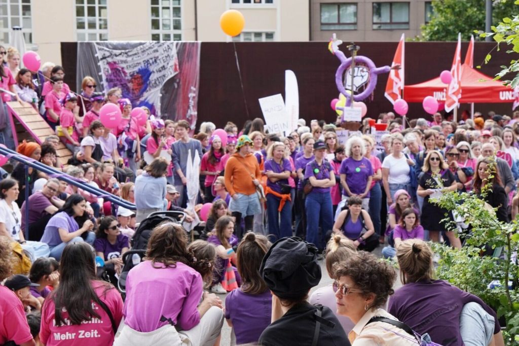 Feministischer Streik in Basel: Gemeinsam gegen Gewalt und Ungerechtigkeit auf die Strasse gehen