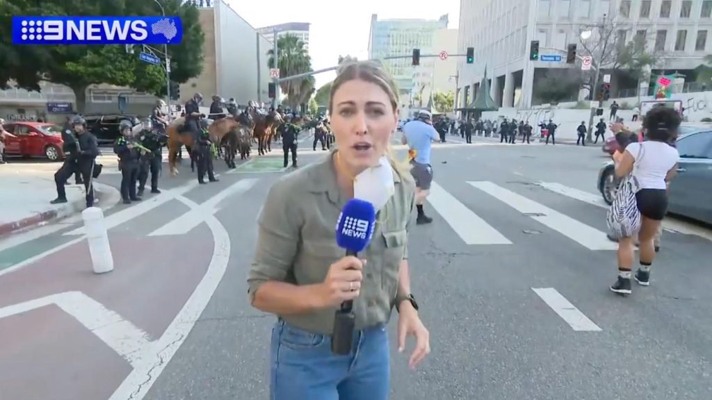 Journalistin wird bei Live-Schalte in Los Angeles von Geschoss getroffen