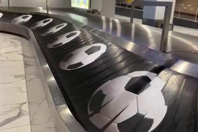 Basel begrüsst EM-Gäste mit rollenden Fussbällen