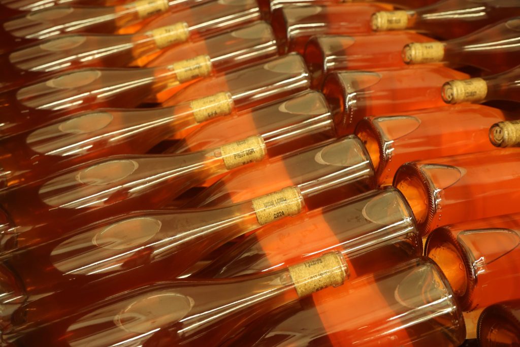 Kelterei am Rheinufer setzt auf regionalen Anbau und Handarbeit