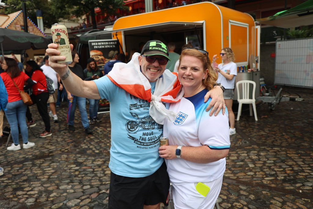 Fans auf dem Barfi: Gefiebert, gelitten und am Ende genossen