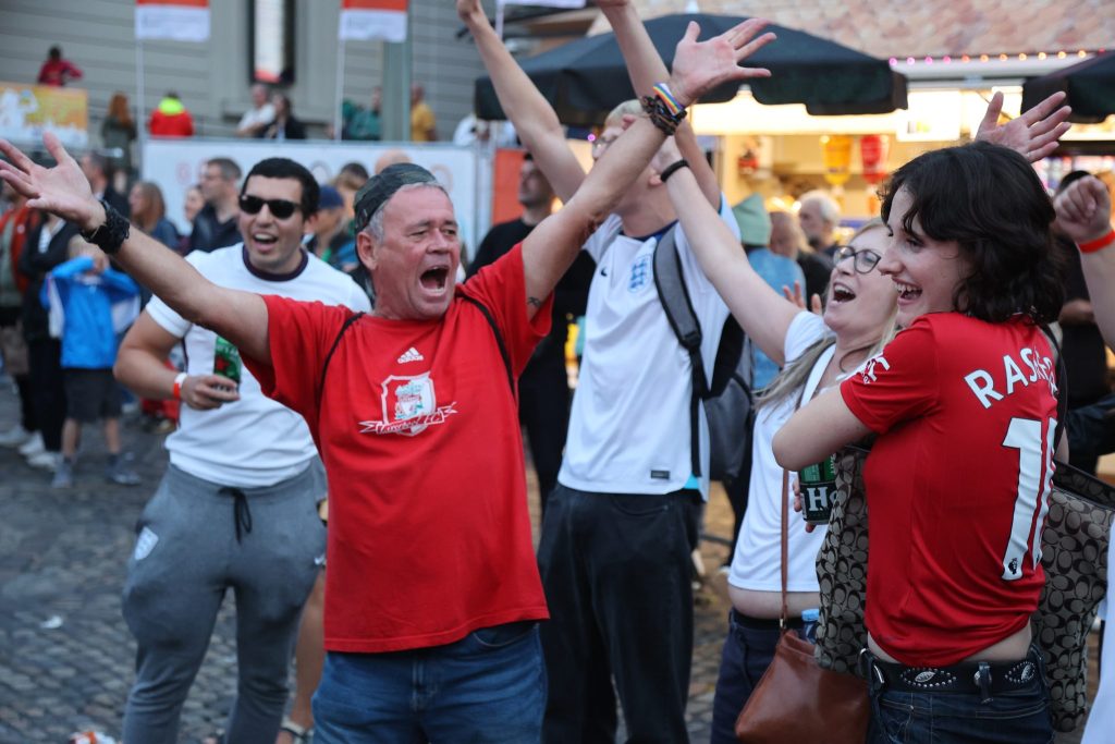 Fans auf dem Barfi: Gefiebert, gelitten und am Ende genossen