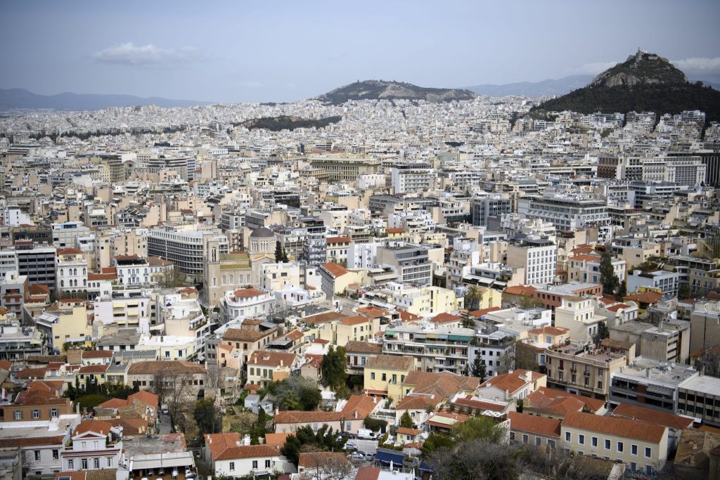 Fahrerloses Auto kracht in Athen in Restaurant – elf Verletzte