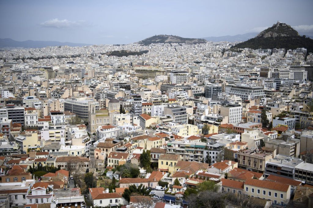 Fahrerloses Auto kracht in Athen in Restaurant – elf Verletzte