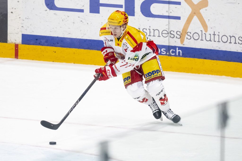 Toni Rajala verlängert seinen Vertrag beim EHC Biel