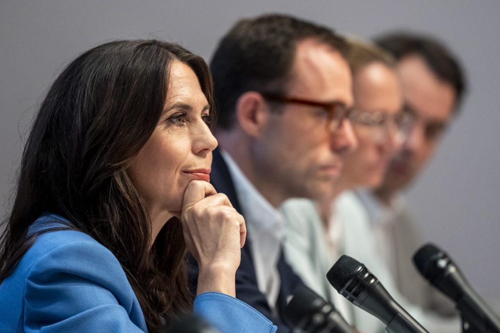 SRF und RTS kündigen Abbau von mehr als hundert Stellen an