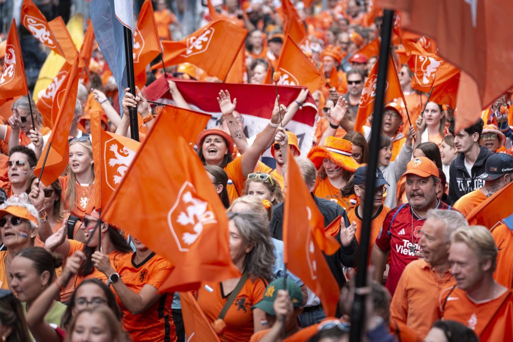 Holland-Fans heizen Zürich ein