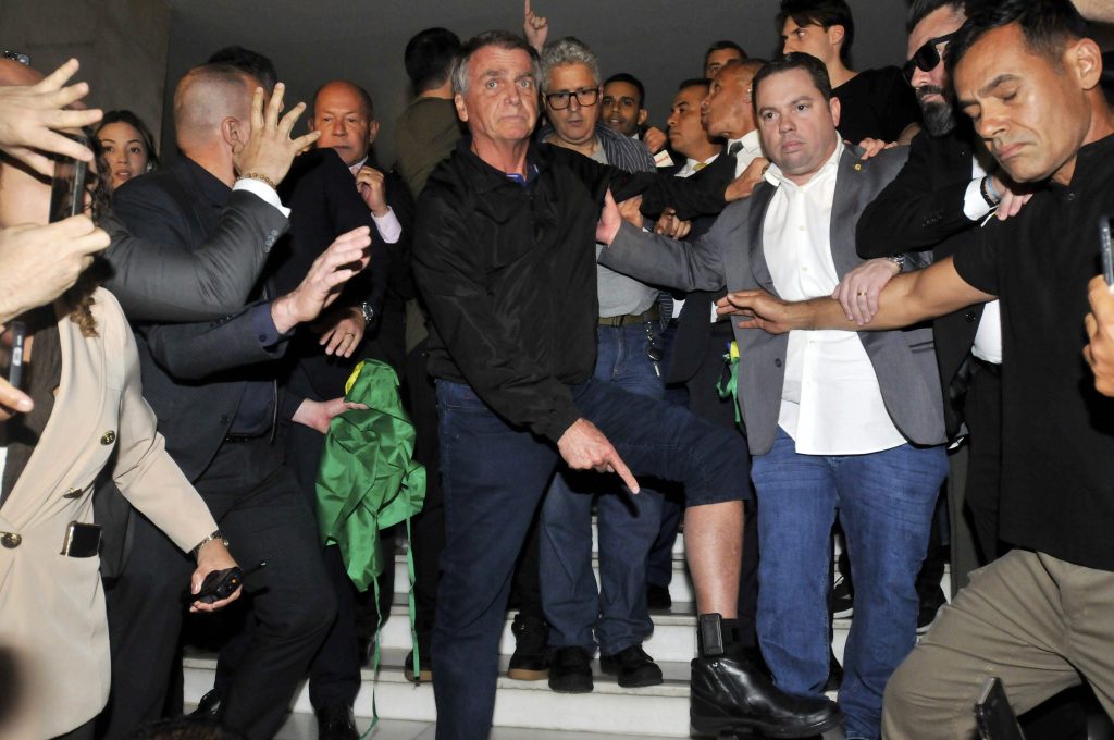 Bolsonaro weist Verstösse gegen Social-Media-Verbot zurück