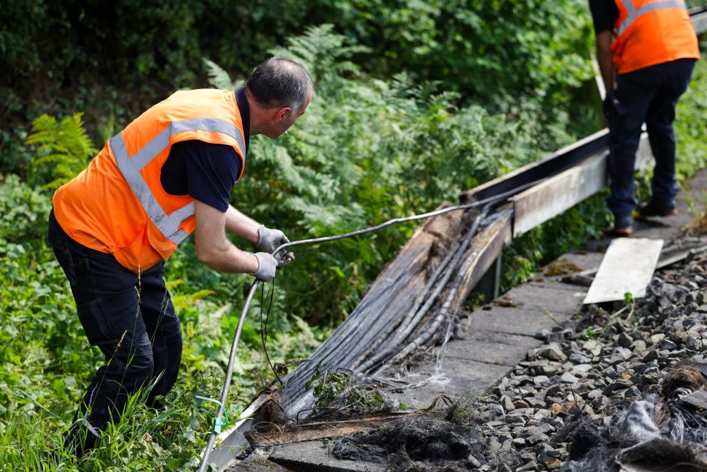 Wichtige Bahnstrecke in Deutschland wird lahmgelegt: Die Polizei geht von Sabotage aus