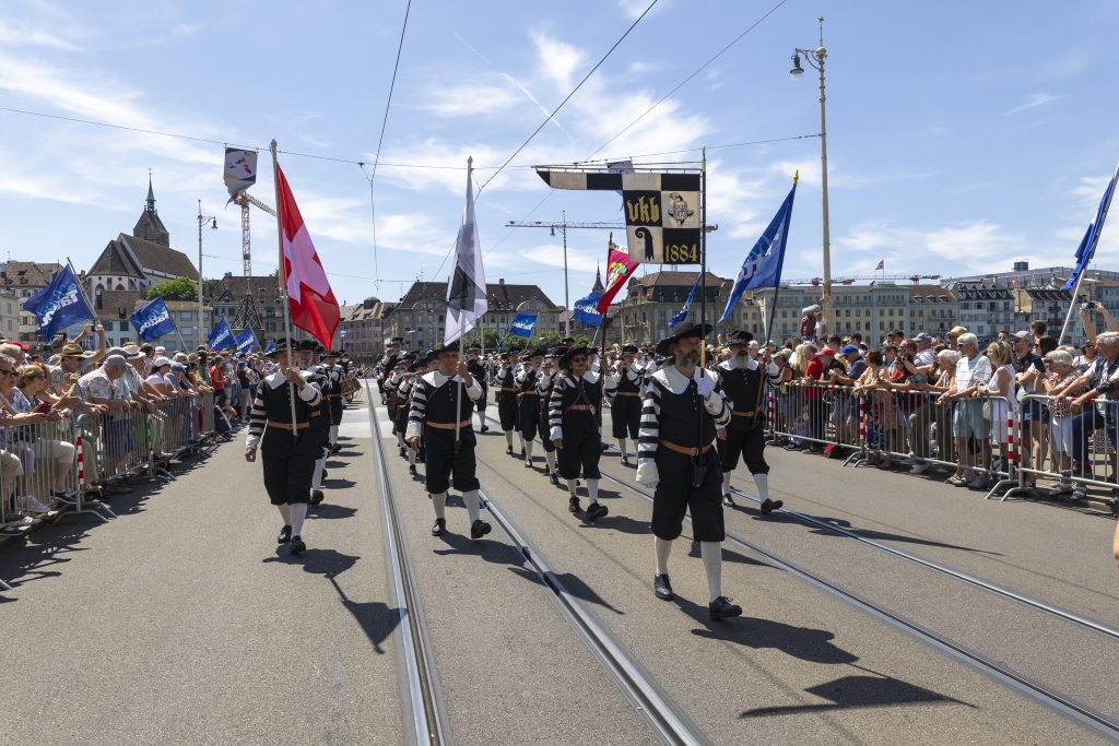 130’000 Menschen an Militärmusikparade in Basel