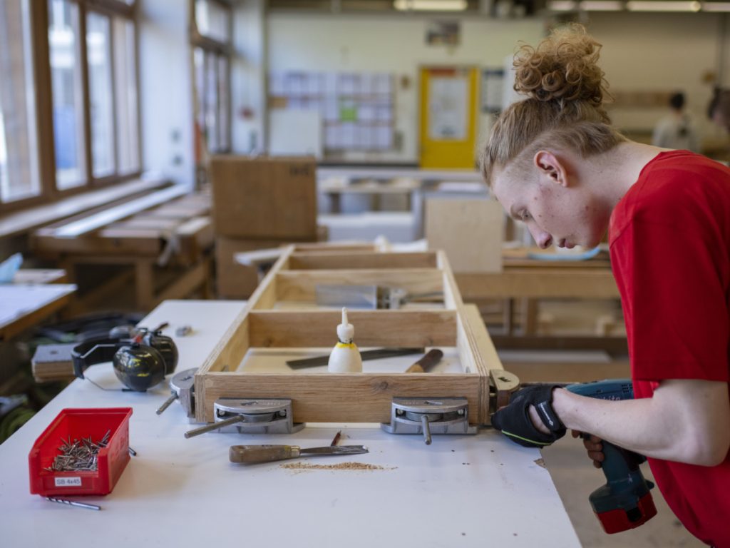 Weniger Lehrabbrüche und mehr Erwachsenen-Berufsbildung