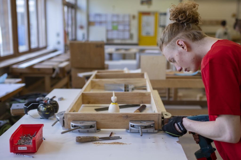 Weniger Lehrabbrüche und mehr Erwachsenen-Berufsbildung